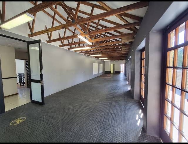 127M² OFFICE TO LET IN PARKMORE